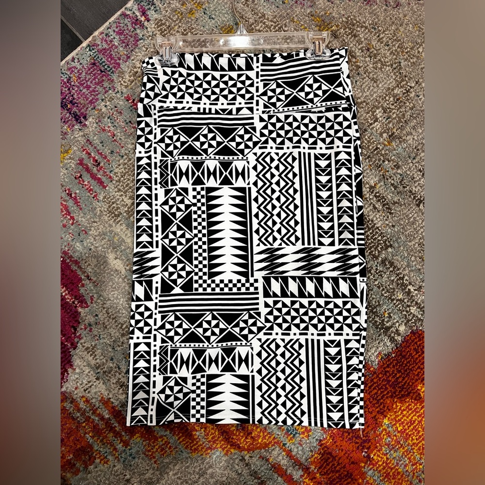 LuLaRoe Black and White Geometric Pencil Skirt